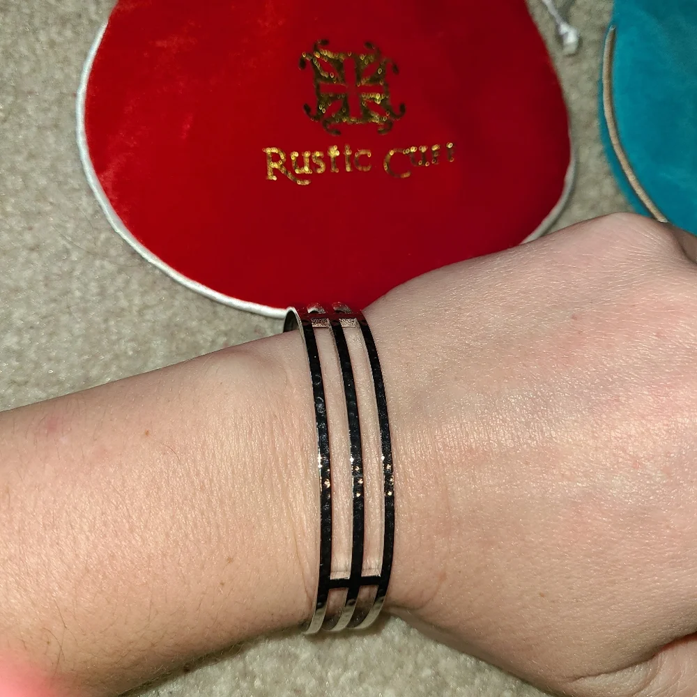 Rustic Cuff Silver - Picture 2 of 2